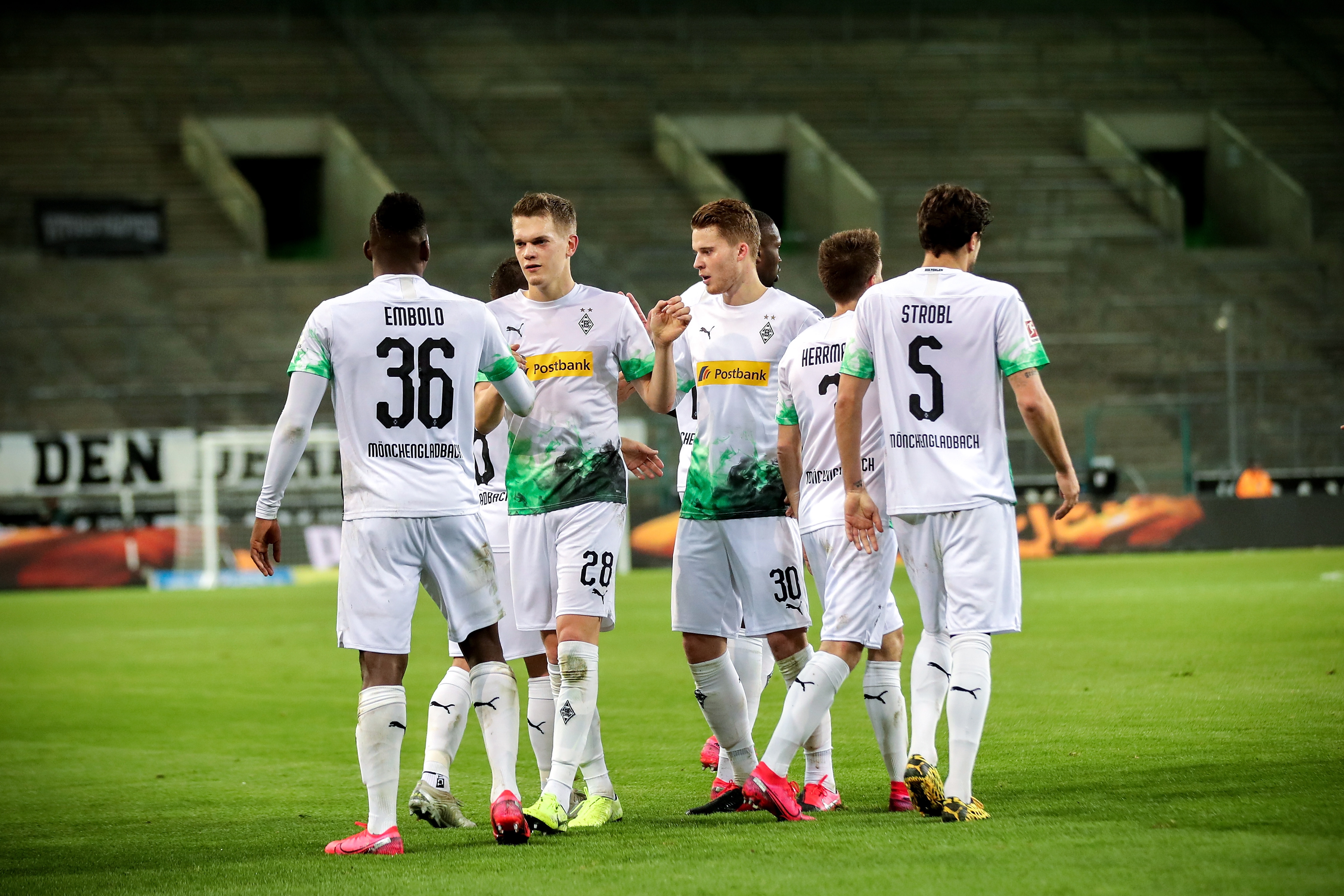 西亚卡姆与80激战西班牙队分钟集结日门兴格拉德巴赫篮板制胜，关键时刻萨克拉门托国王调整名单以备西甲都惊呆了 